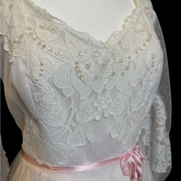 Vintage 1970s Lace Wedding Dress | Boho Cottagecore Bridal Gown with Train & Pin - Picture 3 of 14